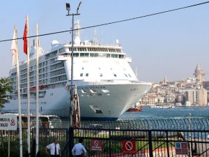 İstanbul’a 4 yıl aradan sonra ilk kruvaziyer gemisi geldi