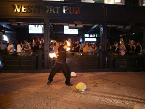 WestPort Pub, ateş dansı şovu ile kapılarını misafirlerine açtı!