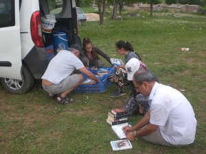 Turistlerin kitap okumaları, rol model oldu