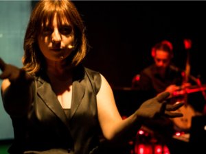 'Yüz Yılın Evi', Edinburgh Fringe Festivali ile yurtdışı basınında 