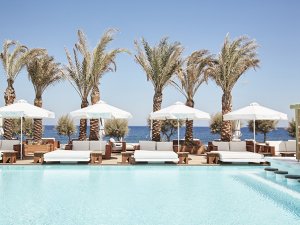 Nikki Beach Resort & Spa Santorini'de kapılarını açtı 