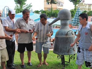 130 yıllık gül suyu çıkarma imbiğini turizme kazandırdı