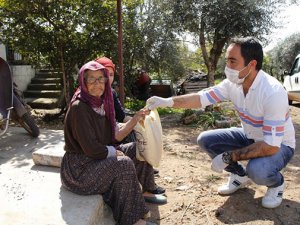 Döşemealti'nda belediye 5 bin ekmek dağıttı