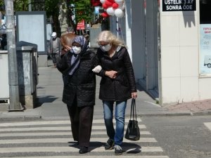 Yaşlılar, 17 Mayıs, 20 yaş aldı 20-22 Mayıs'ta sokakta