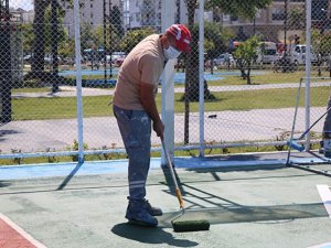 Antalya'da tenis kortları temizlendi ve dezenfekte edildi