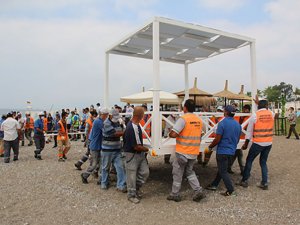 Konyaaltı Plajı'nda işgaller ortadan kaldırıldı