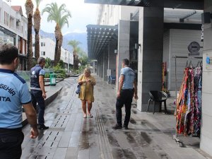 Kemer'de turistlere maske denetimi yapıldı