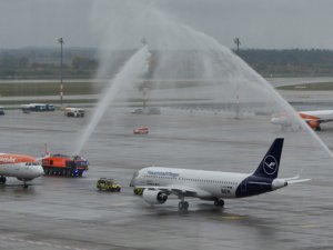 BER Havalimanı'na ilk uçaklar indi