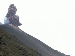 İtalya’da Stromboli Yanardağı'nda patlama