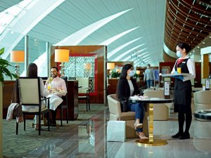 Emirates dünyadaki lounge alanlarını yeniden açıyor