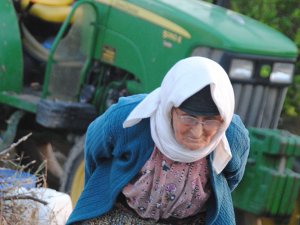 103'lük Ünzile Nine: Düğün dernekte virüs bulaşıyor