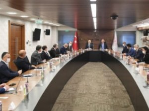 İki Bakan Türk tur operatörleriyle bir araya geldi