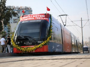 3. Etap Raylı Sistemi'nin test sürüşünü Başkan Böcek yaptı