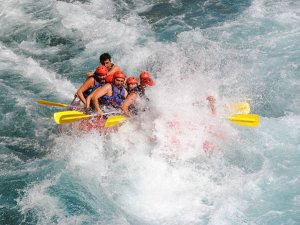 Beşkonak Köprülü Kanyon'da raftingi Ruslar coşturdu