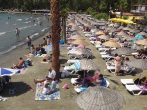 Hareketlilik yeniden başladı.Akyaka yerli turiste kaldı