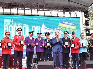 Bursa Uluslararasi Bandolar Festivali çok sesli kortejle başladı