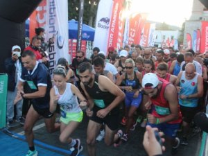 Bodrum yarı maraton koşusuna 1400 sporcu katıldı