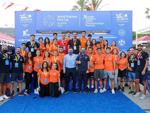 30. Alanya Uluslararası Triatlon Yarışları nostalji yarışıyla sona erdi