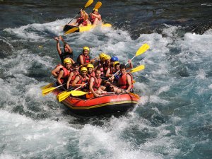 Köprülü Kanyon'da Ruslar rafting ve kanocuları sevindirdi.