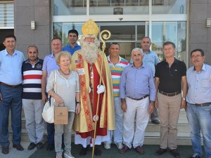 Tanıtım elçisi Alman Noel Baba 22'nci defa Demre'ye geldi