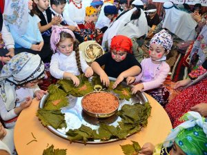 Minikler sıra gecesi ile Yerli Malı Haftası'nı kutladı