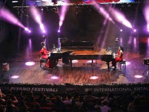 Queenz of Piano, Türk Marşı'nı seslendirdi