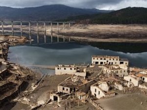 Su altında kalan 'hayalet köy' 30 yıl sonra ortaya çıktı