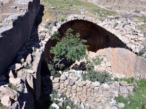 Tarihi Rabat Kalesi kaderine terk edildi