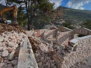 Kaş'ta kaçak yapıya izin verilmiyor