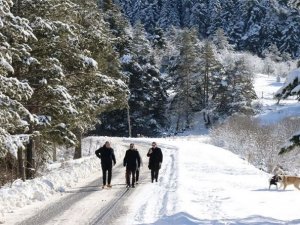 Abant’ta kar kalınlığı 30 santimetreye ulaştı