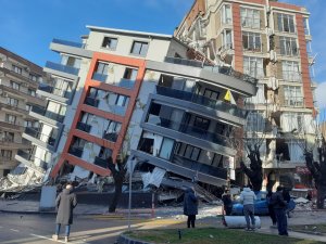 Ailesi enkaz altında kalan adam: Hatay haritadan silinmiş