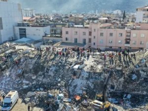 Enkaz altında bekleyen 74 bin kişi olduğu tahmin ediliyor