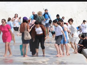 Pamukkale ücreti 200 TL. Turistlere normal, yerliye çok pahalı