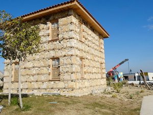 Hatay EXPO alanındaki düğmeli ev depremde yıkılmadı