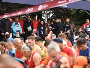 Runatolia, Antalya Maratonunu depremzedeler için koştu