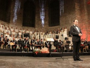 Antakya Medeniyetler Korosu destek için sahne alıyor