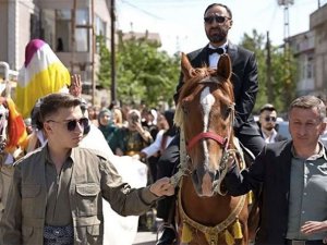 Van’da aşiret düğünü: Takı töreni 4 saat sürdü