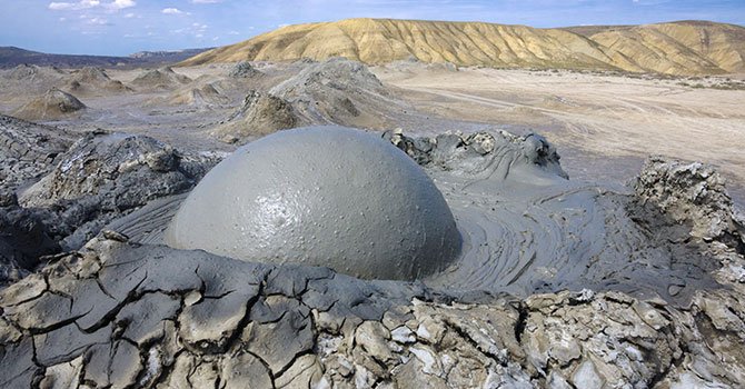 Azerbaycan’ın Çamur Volkanları dünyayı çekiyor