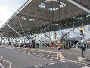 Londra Stansted Havaalanı pandemi öncesi yolcuyu yakaladı