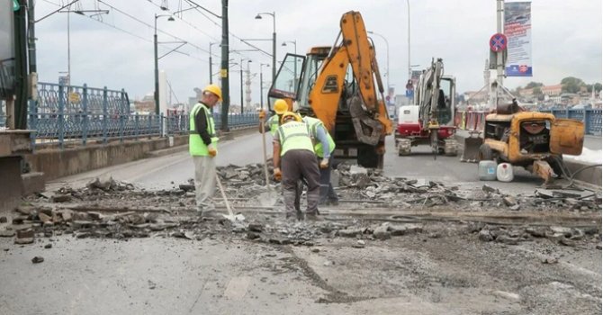 Galata Köprüsü'nde deprem güçlendirme çalışmaları başladı