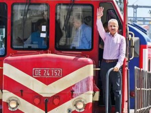 Banliyo treni 10 yıl sonra nostalji olarak geri döndü