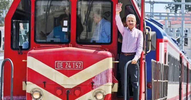 Banliyo treni 10 yıl sonra nostalji olarak geri döndü