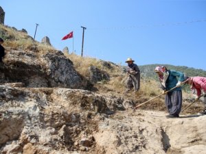 Fethiye Kalesi kazısında tiyatro ve yol ortaya çıkarıldı