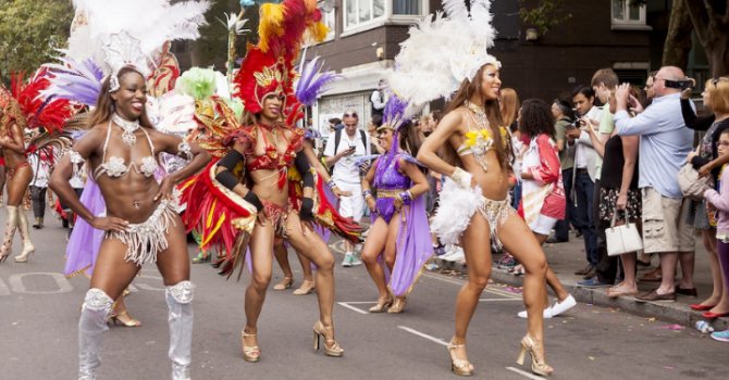 “Notting Hill Karnavalı”ne Londra'da 2 milyon kişinin katıldı