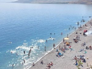 Turistlerin yeni gözdesi Van Gölü oldu