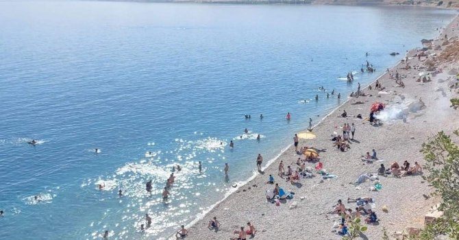 Turistlerin yeni gözdesi Van Gölü oldu