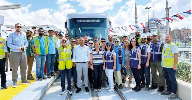 Eminönü’ne tramvay geldi karmaşa bitti