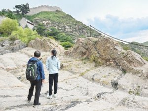 Kestirme yol için Çin Seddi’ni yıktılar