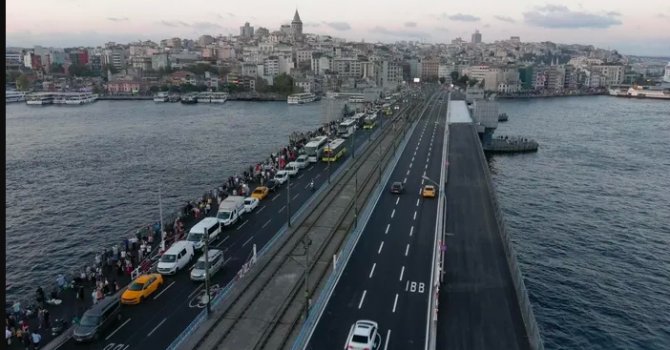 Galata Köprüsü tamamen trafiğe açıldı