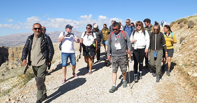 Fransız turizmcilerle Aladağlar’da yürüdük